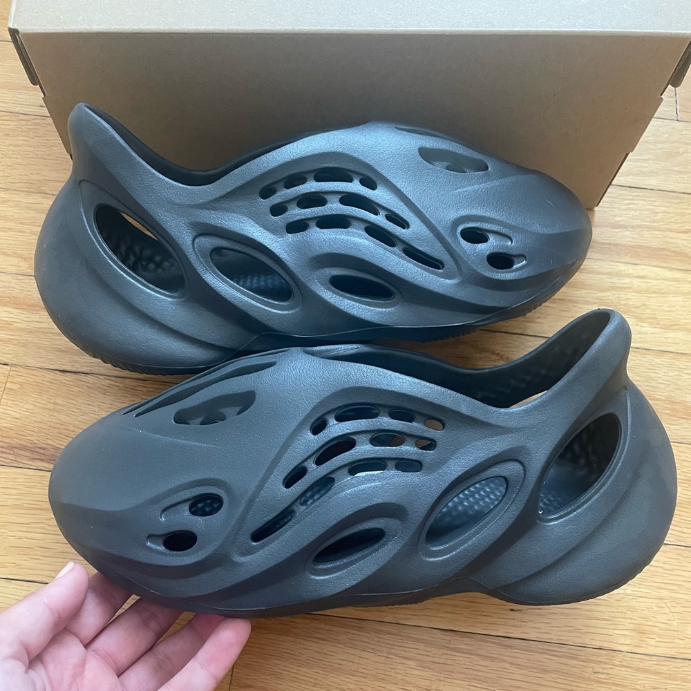 Black foam runners